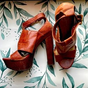 Jessica Simpson High High heels!